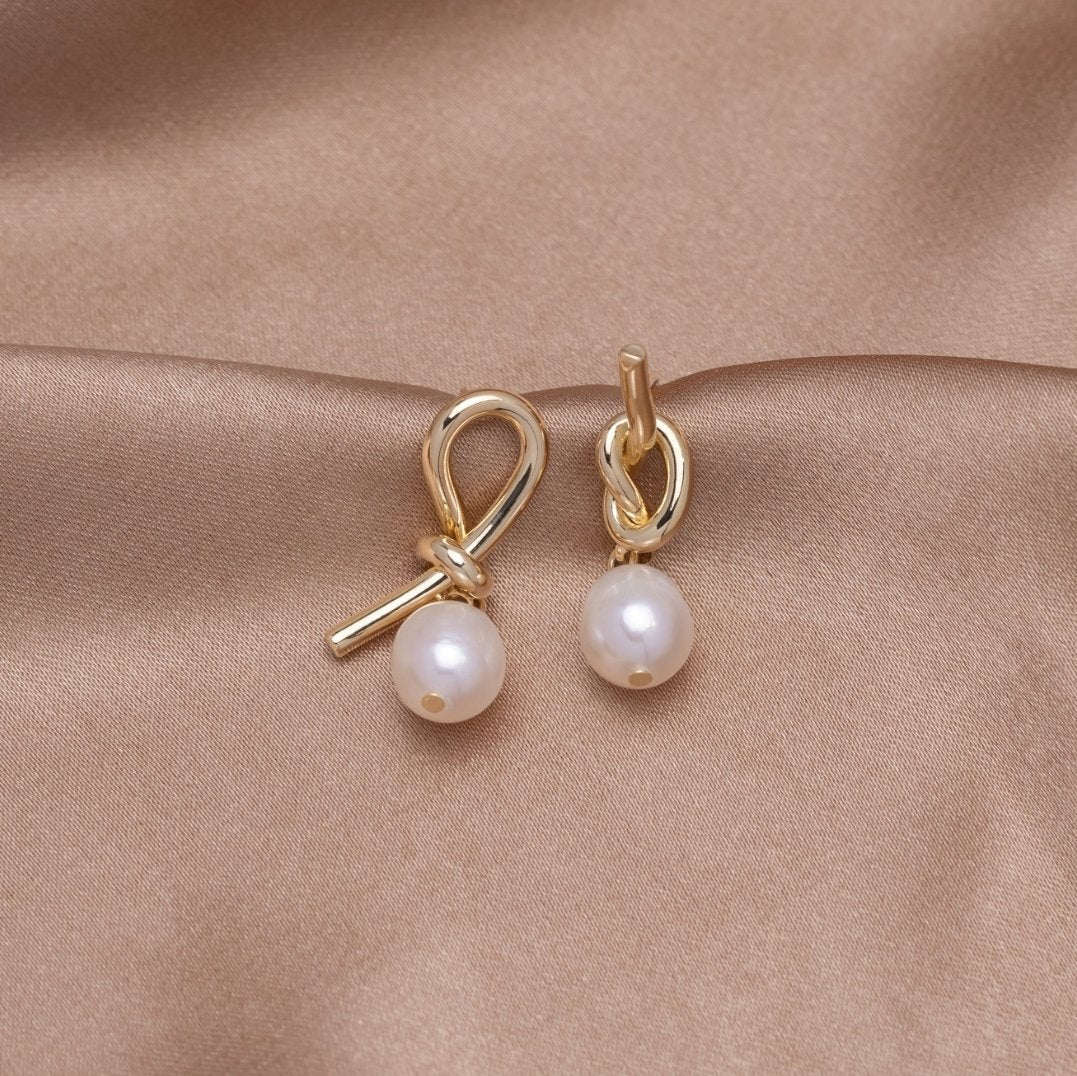 Knotete Gold and Freshwater Pearl Earrings